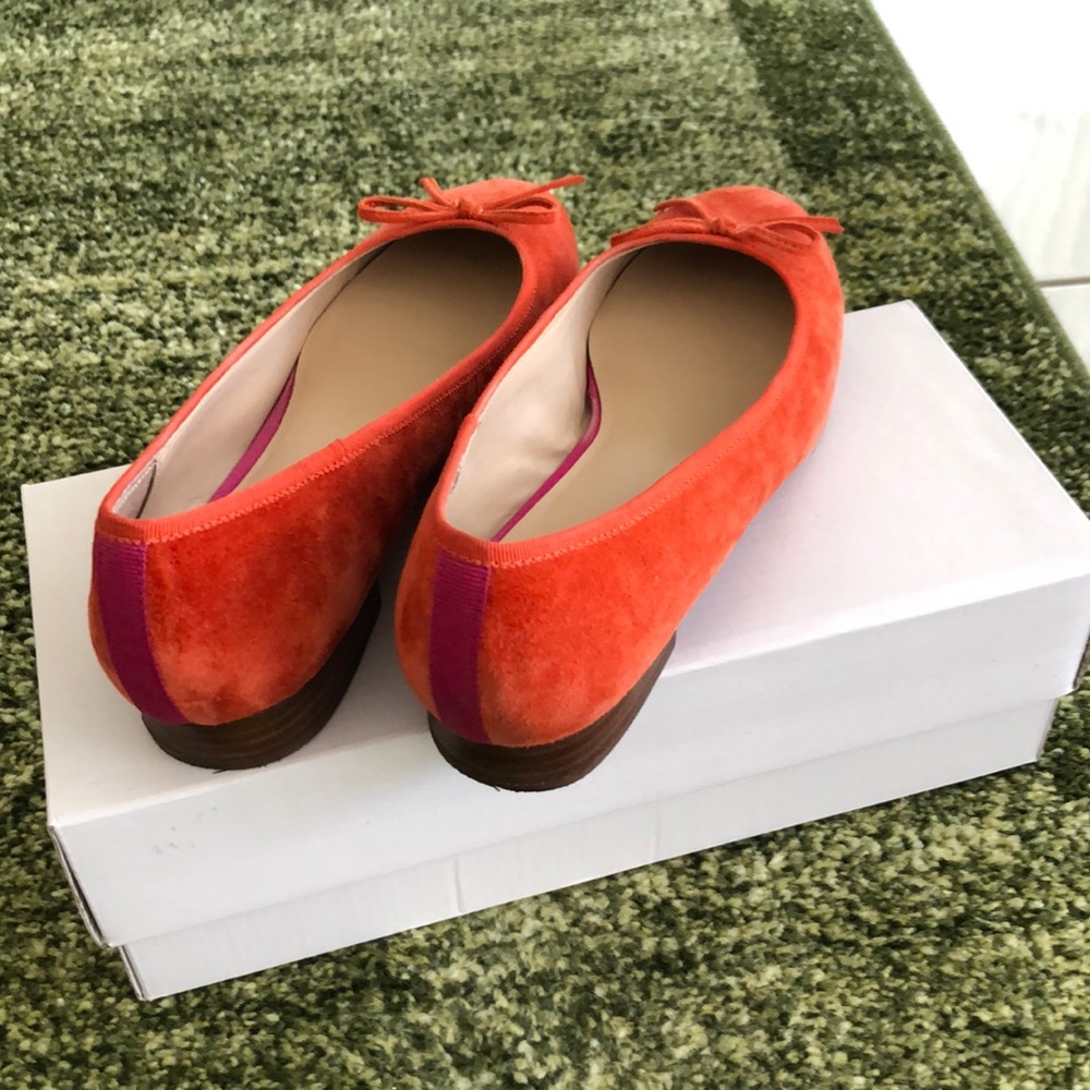 Size 8M Orange suede flats